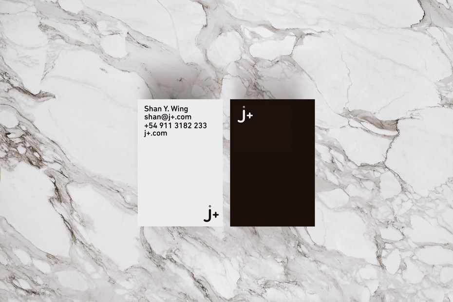 芹菜，蘋果，菠蘿，芹菜，甜菜，檸檬，紫甘藍，生姜，胡蘿卜，薄荷等有機鮮榨果汁飲料瓶型包裝設計。