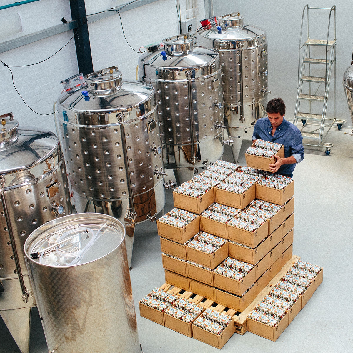 經典海角干燥風格，淡淡的柑橘味白酒包裝設計