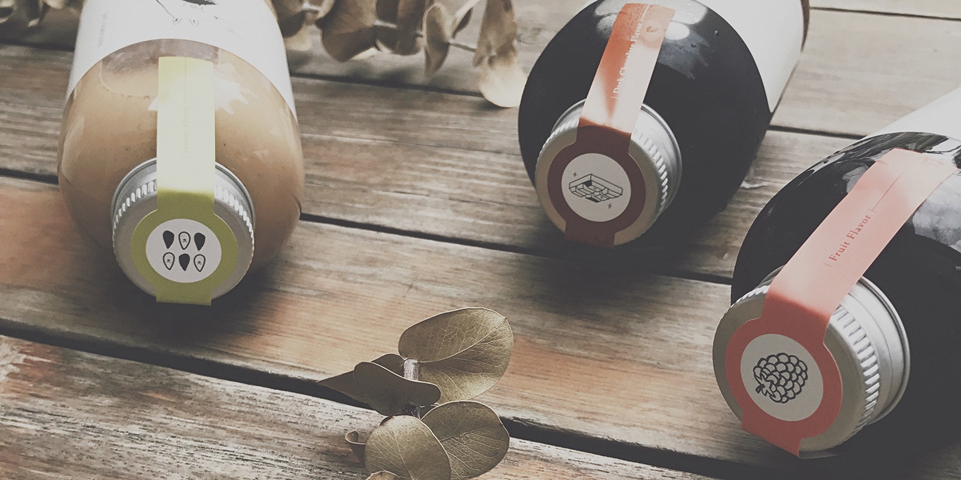 黑巧克力、水果風味、芝麻歐蕾三種不同的咖啡包裝設計