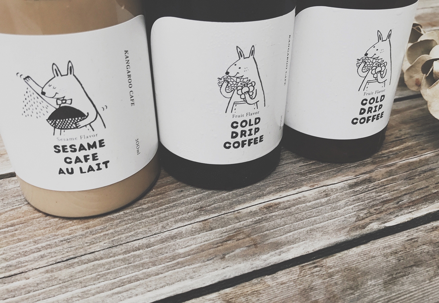 黑巧克力、水果風味、芝麻歐蕾三種不同的咖啡包裝設計