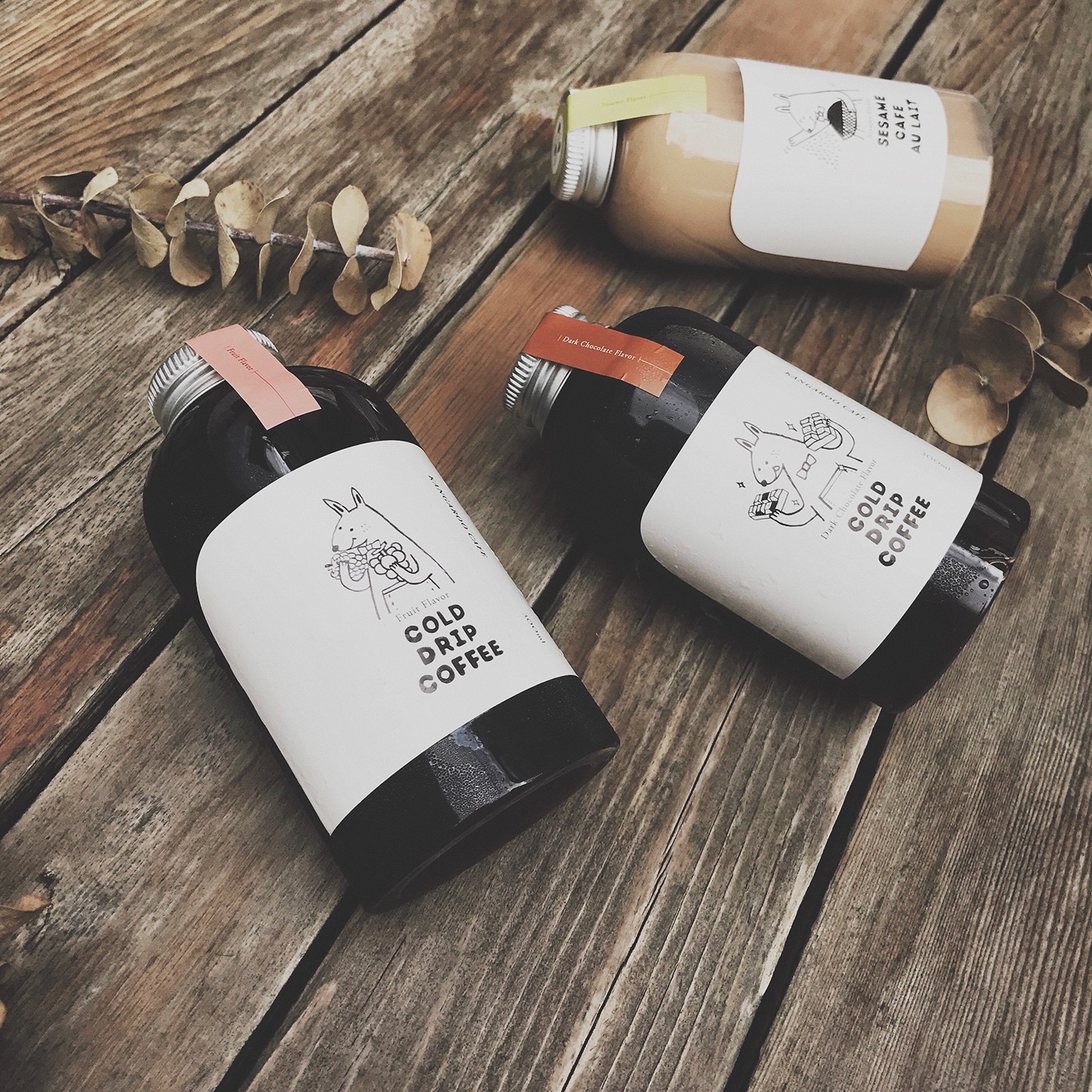 黑巧克力、水果風味、芝麻歐蕾三種不同的咖啡包裝設計