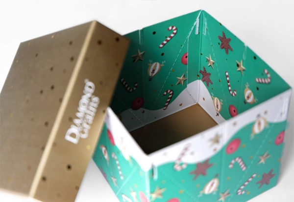 巧克力盒化身圣誕樹！包裝結構創意為顧客帶來的驚喜體驗